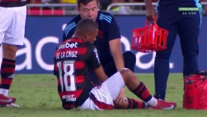 De La Cruz iniciou tratamento após entorse no joelho e vira desfalque no Flamengo | Gilvan de Souza/Flamengo