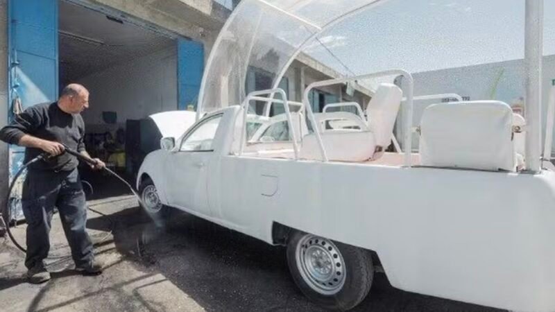 Papamóvel vira ambulância para salvar crianças na Faixa de Gaza