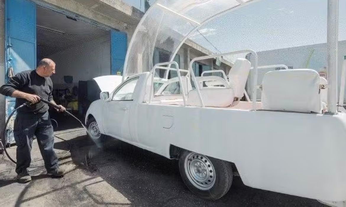 Papamóvel vira ambulância para salvar crianças na Faixa de Gaza
