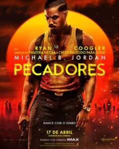 Michael B. Jordan interpreta Smoke Moore em cena do filme “Pecadores”, dentro de bar típico do sul dos EUA nos anos 1930.
