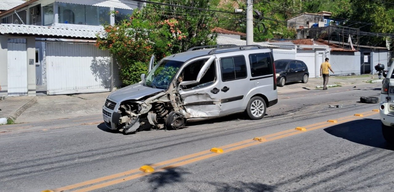 Avenida Almirante Tamandaré, em Piratininga, Região Oceânica de Niterói, tem mais um acidente de trânsito