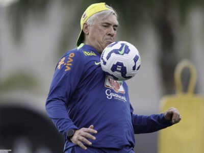 Vini Jr com a camisa 10 da Seleção Brasileira