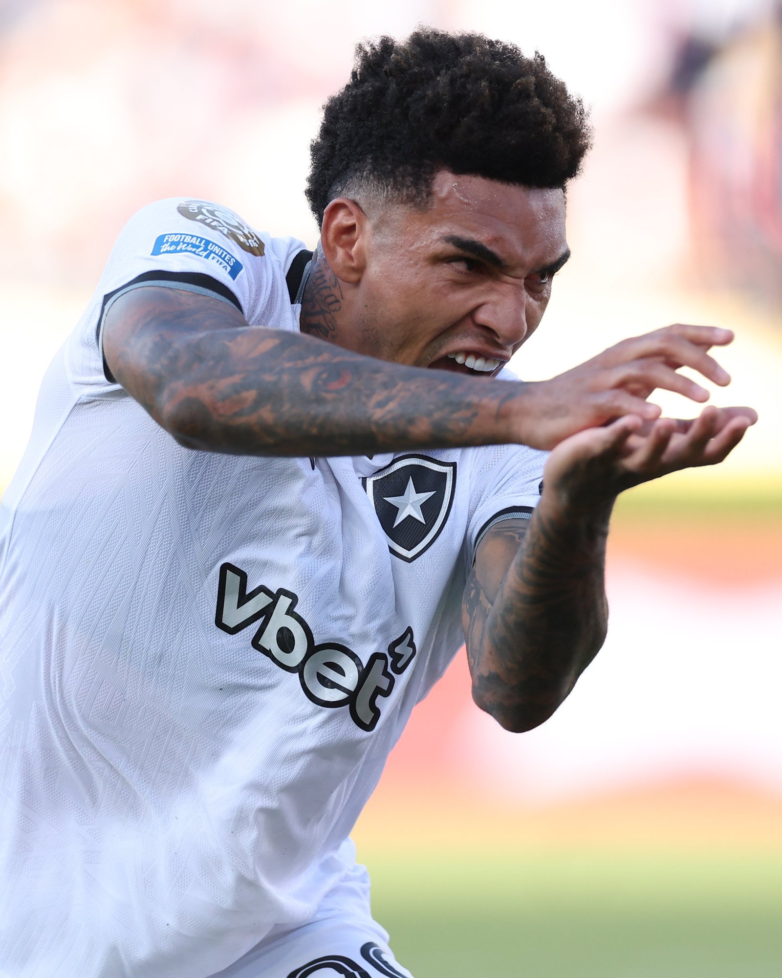 Igor Jesus marca para o Botafogo, que conquista vitória sobre o PSG