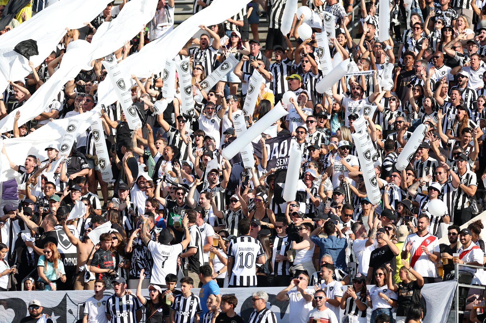Torcida não deixou de empurrar o time a todo instante do jogo | Vitor Silva