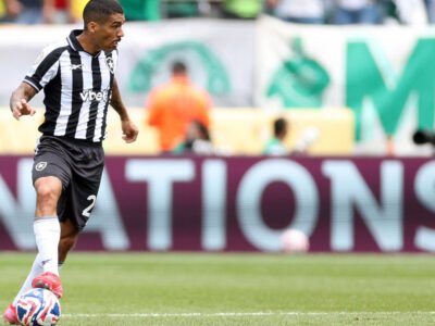 Jogadores do Botafogo deixam o campo após eliminação no Mundial