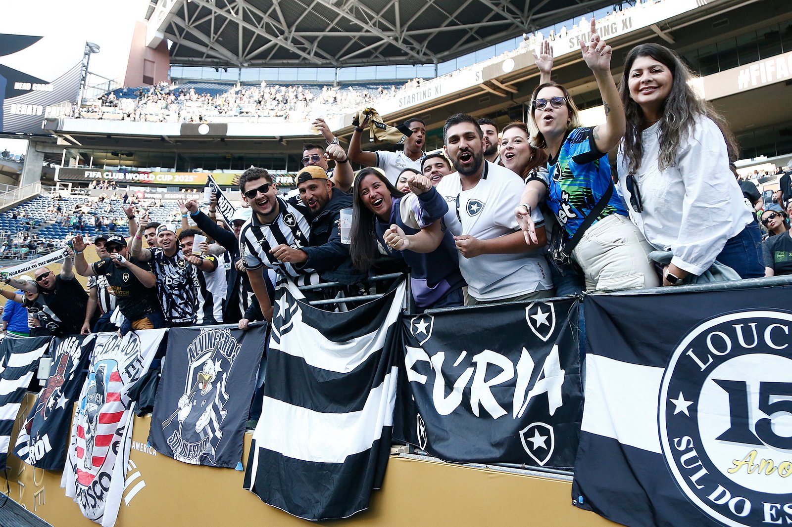 Apesar do sufoco, torcida comemora vitória do sobre o Seattle Sounders na Copa do Mundo de Clubes da Fifa na cidade onde se passa a Série de TV Grey's Anatomy | Vitor Silva/Botafogo