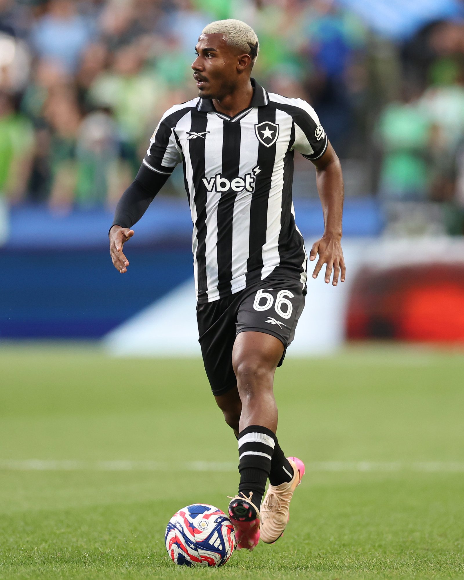 Ausência de Cuiabano como titular gera Sufoco: Botafogo estreia com vitória sobre o Seattle Sounders na Copa do Mundo de Clubes da Fifa, graças as decisões do treinador Renato Paiva, que quase levaram os torcedores do estádio para o hospital (fictício) onde se passa a popular série de TV, Grey's Anatomy | Vitor Silva/Botafogo