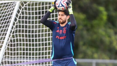 Zaga do Flamengo durante treino para enfrentar o Bayern