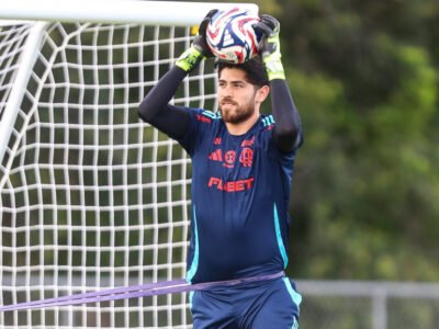 Zaga do Flamengo durante treino para enfrentar o Bayern