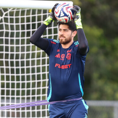 Zaga do Flamengo durante treino para enfrentar o Bayern