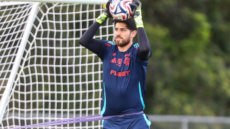 Zaga do Flamengo durante treino para enfrentar o Bayern