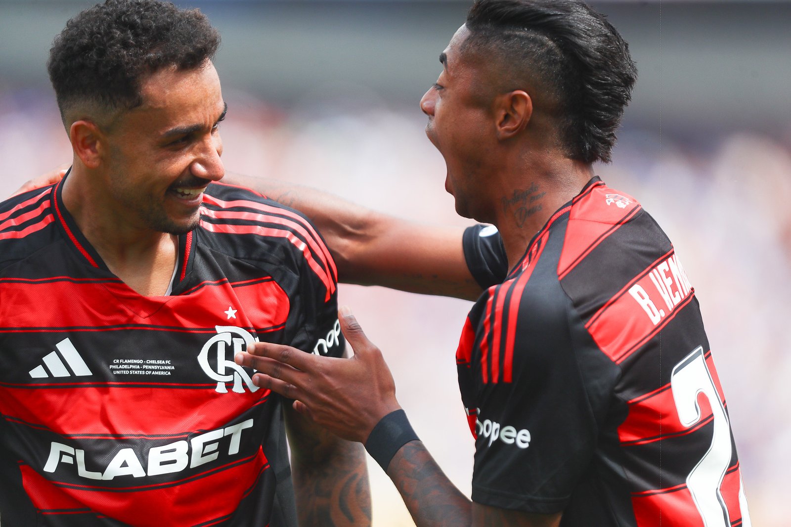 Danilo e Bruno Henrique, autores dos gols que viraram o jogo contra o Chelsea | Gilvan de Souza/CRF