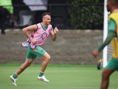 Renê do Fluminense destaca apoio da torcida antes de jogo contra a Inter de Milão