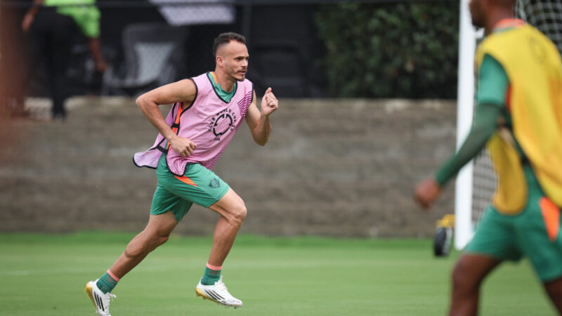 Renê do Fluminense destaca apoio da torcida antes de jogo contra a Inter de Milão
