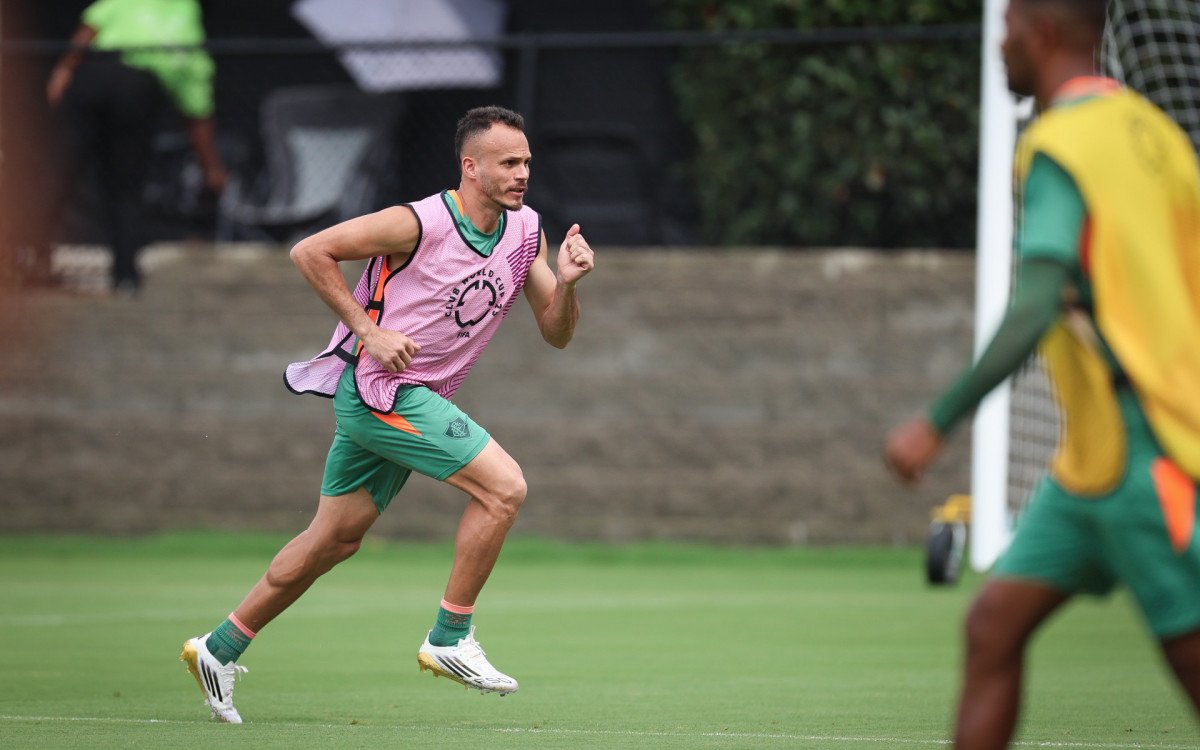 Renê do Fluminense destaca apoio da torcida antes de jogo contra a Inter de Milão