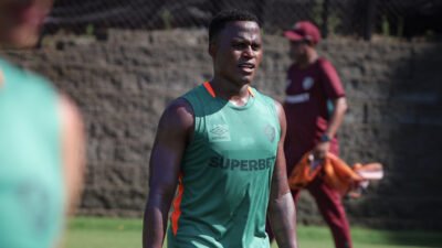 Jhon Arias confiante no treino do Fluminense antes de duelo com a Inter de Milão
