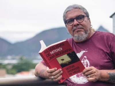 Historiador e escritor Victor Andrade de Melo lança biografia sobre as seis vidas de Niterói, onde a cidade figura como personagem viva e contraditória | Thiago Freitas