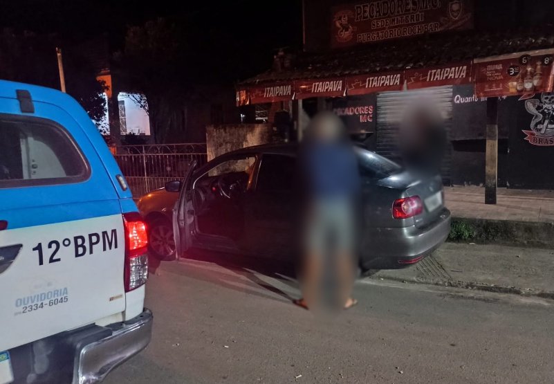 carro da vítima recuperado pela Polícia Militar após sequestro-relâmpago em Niterói