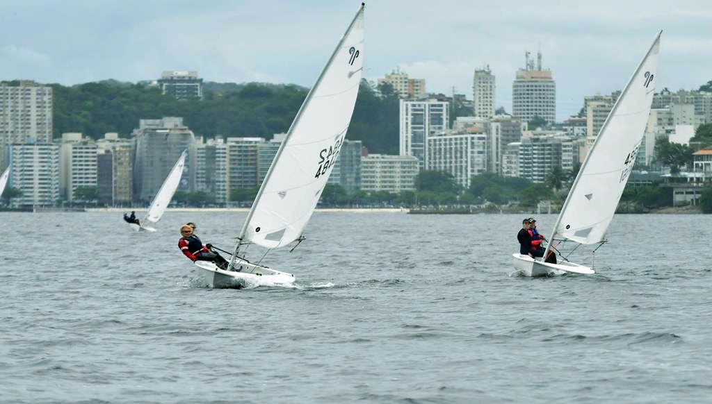 Regata disputada em Niterói, em Novembro de 2024, no Clube Naval Charitas | Créditos: Márcia Valle/CBVela