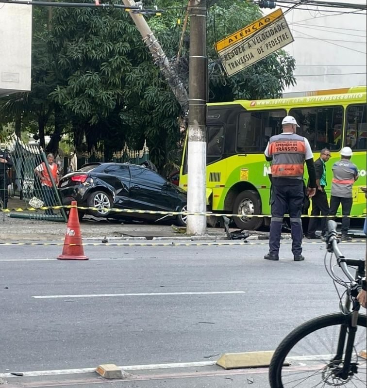 Acidente grave em Icaraí, Niterói: ônibus colide em carro e mata motorista
