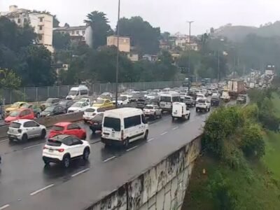 Agentes controlam tráfego após acidente fatal na Linha Amarela
