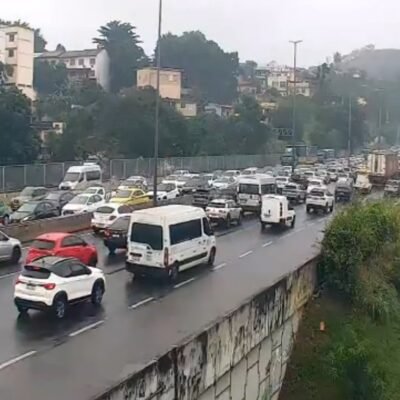 Agentes controlam tráfego após acidente fatal na Linha Amarela