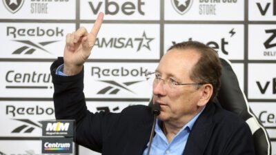 Jogadores do Botafogo deixam campo após eliminação no Mundial de Clubes
