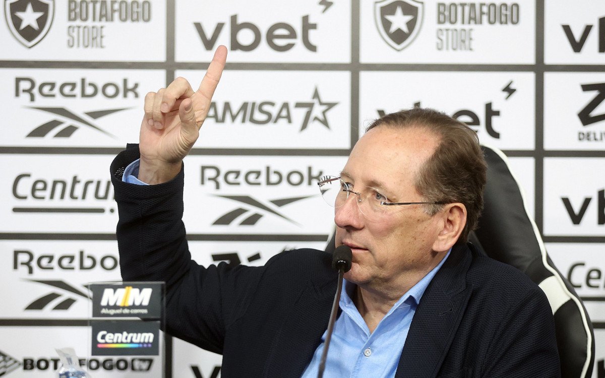 Jogadores do Botafogo deixam campo após eliminação no Mundial de Clubes