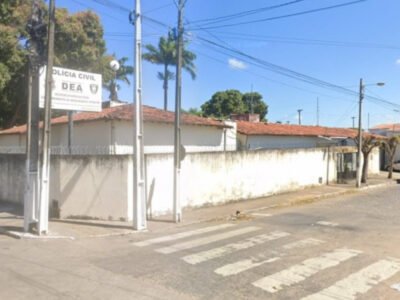 Portão arrombado de delegacia em Natal após invasão de criminosos na Zona Oeste