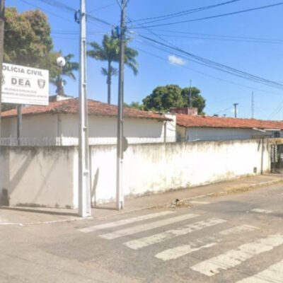 Portão arrombado de delegacia em Natal após invasão de criminosos na Zona Oeste