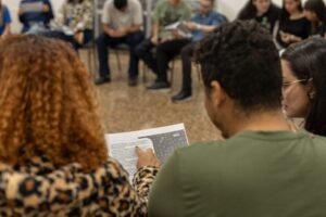 Estudantes durante aula de idiomas no Sesc Niterói