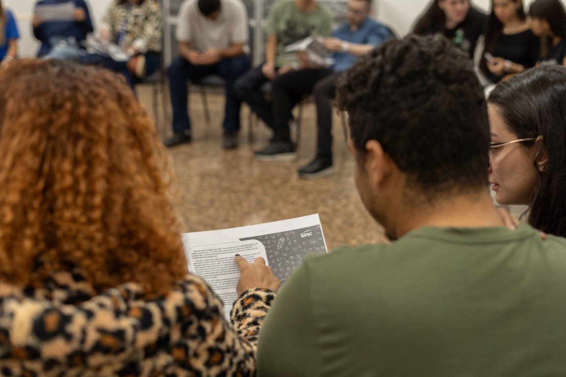 Estudantes durante aula de idiomas no Sesc Niterói