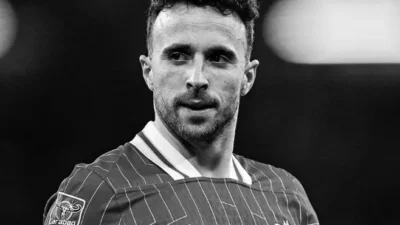 Diogo Jota em campo pelo Liverpool antes do acidente fatal na Espanha