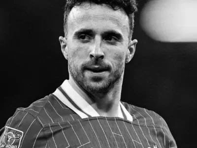 Diogo Jota em campo pelo Liverpool antes do acidente fatal na Espanha