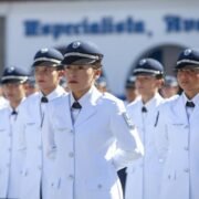 Jovens da FAB em treinamento durante curso de sargento