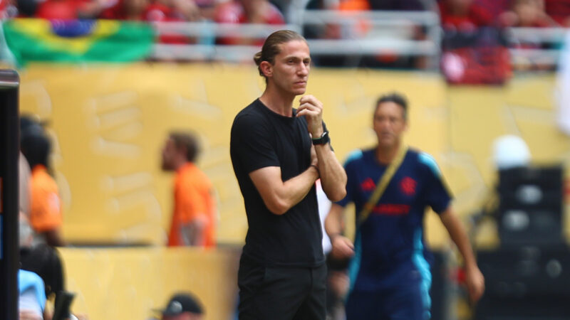 Filipe Luís em treino do Flamengo durante preparação para o Mundial de Clubes