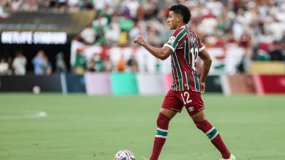 Gabriel Fuentes em treino do Fluminense antes da partida contra o Al-Hilal