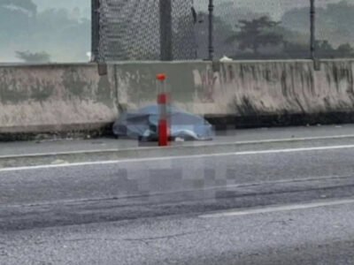 Veículo danificado após atropelamento na BR-101 em São Gonçalo