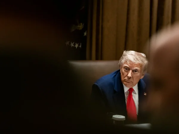 Trump anuncia novas tarifas sobre importações brasileiras em discurso oficial