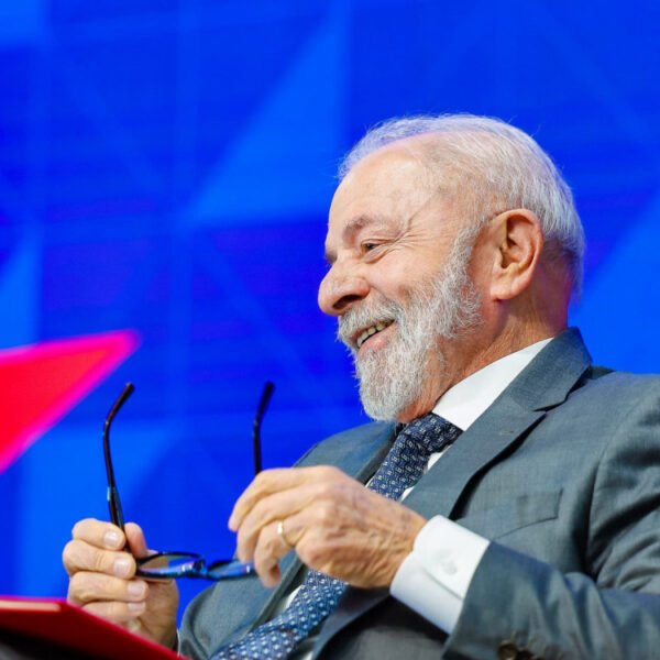 Lula discursa no Fórum Empresarial do BRICS ao lado de autoridades globais no Píer Mauá