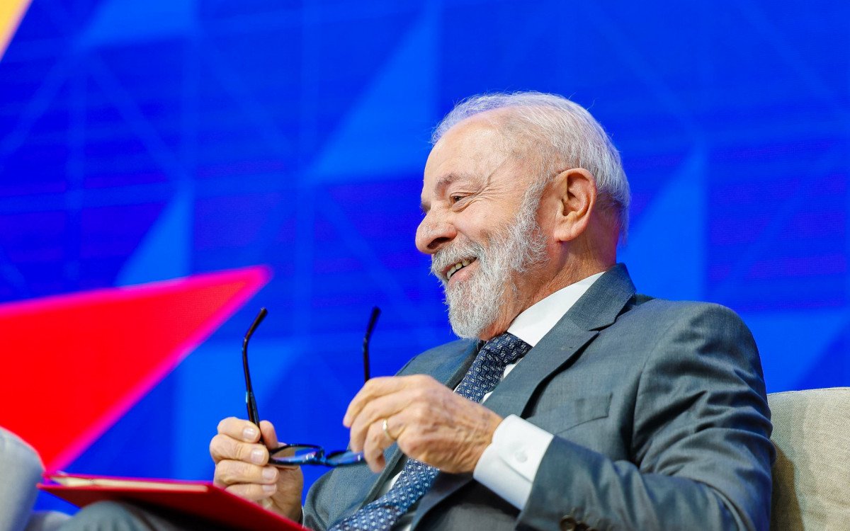 Lula discursa no Fórum Empresarial do BRICS ao lado de autoridades globais no Píer Mauá