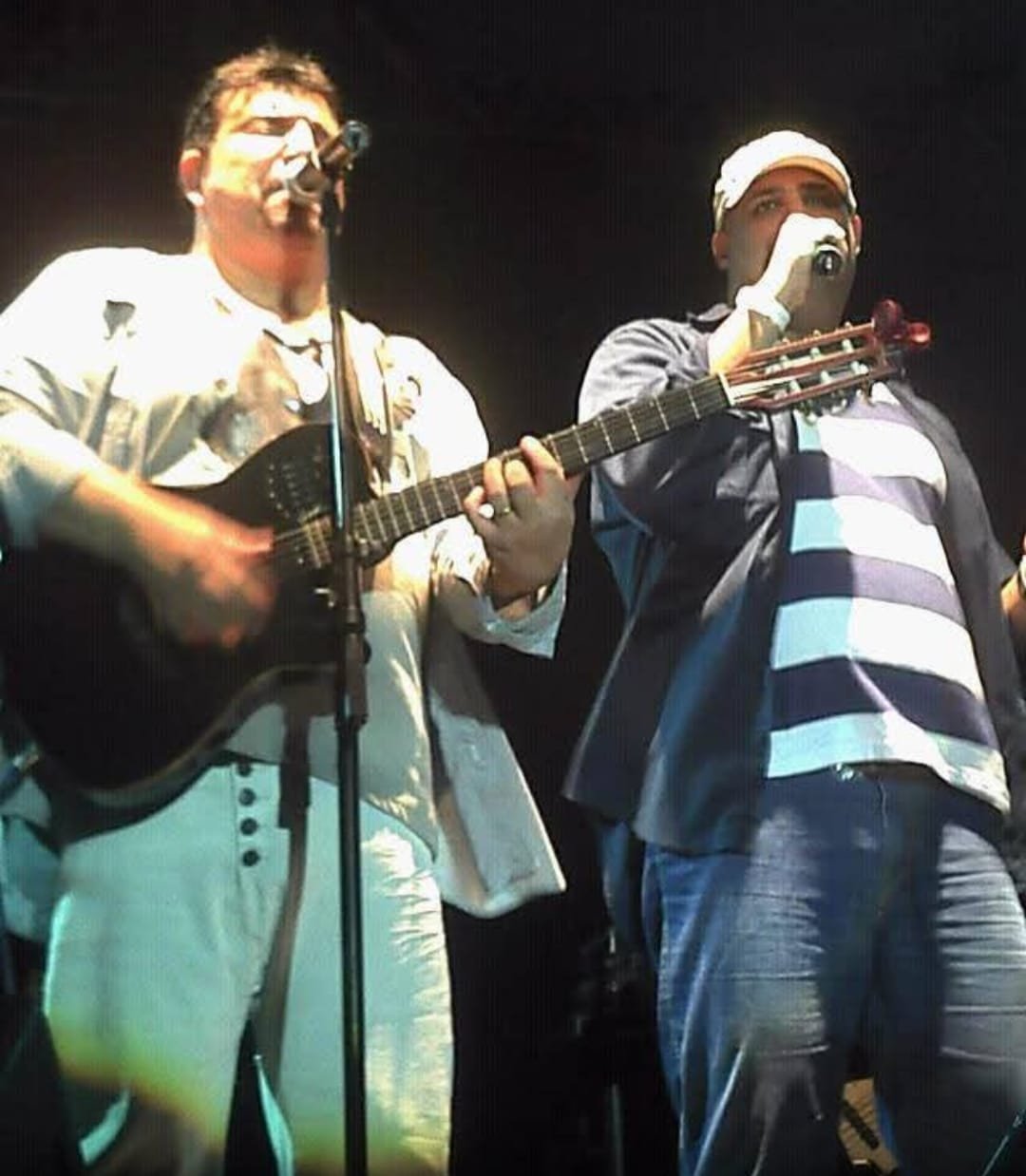 Rodrigo canta ao lado do pai, Michael Sullivan