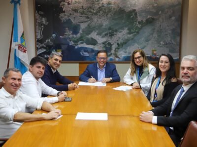 Prefeito Rodrigo Neves e representantes do Sebrae assinam acordo para crédito e capacitação de empresas em Niterói