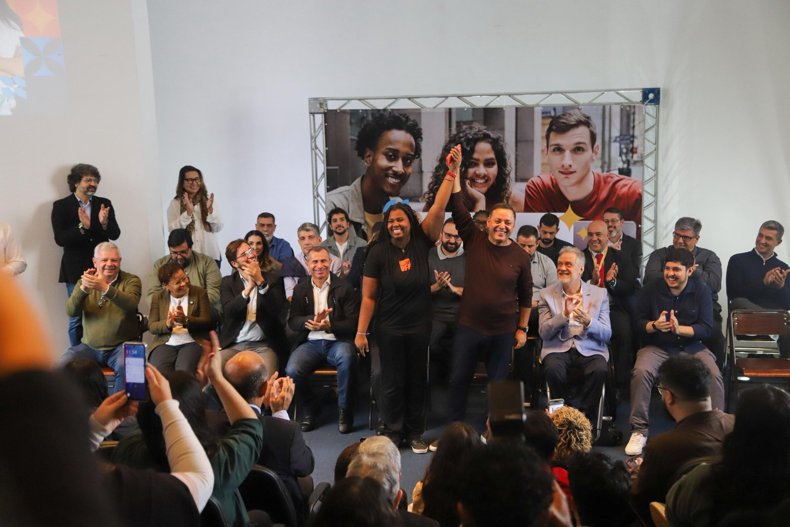 Estudantes comemoram o lançamento do Aluguel Universitário em Niterói