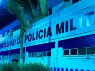 Policiais do MPRJ e da Corregedoria da PM durante operação contra corrupção em Belford Roxo