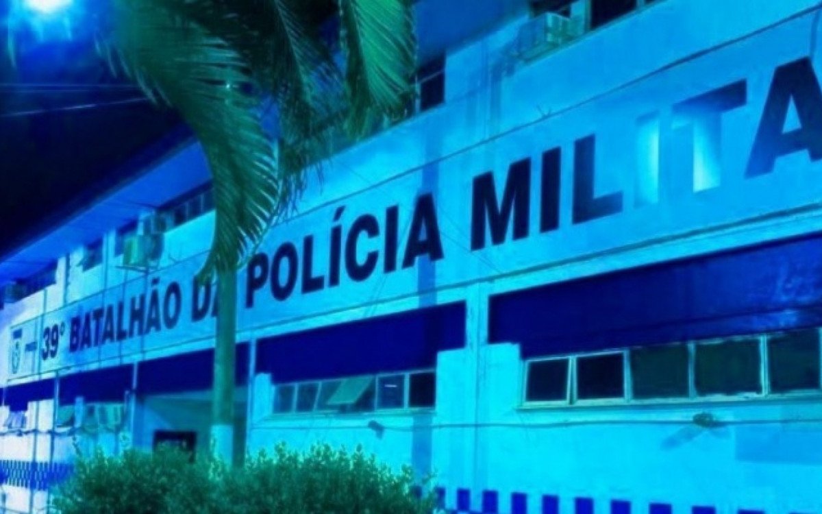Policiais do MPRJ e da Corregedoria da PM durante operação contra corrupção em Belford Roxo