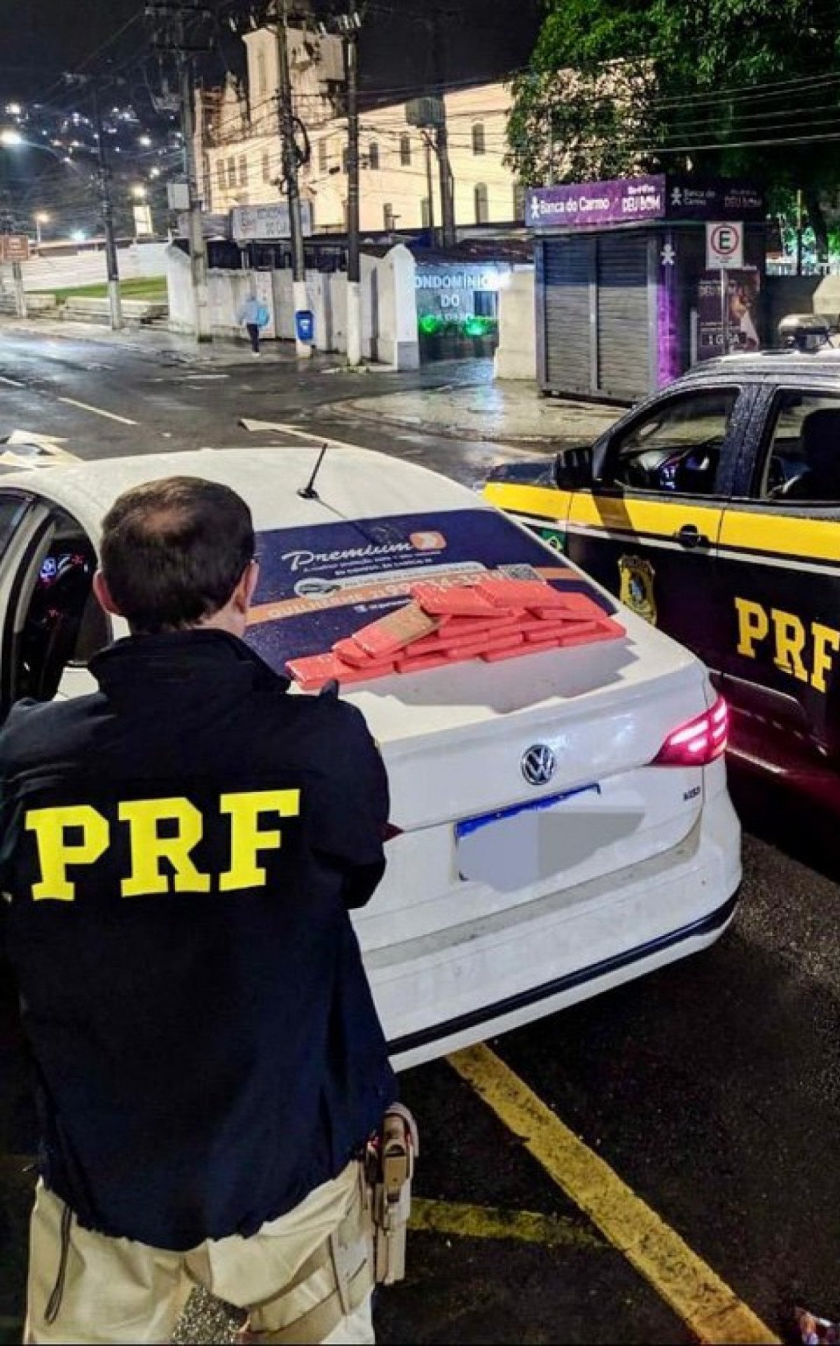 PRF apreende cocaína em carro durante fiscalização na BR-101, em Angra dos Reis