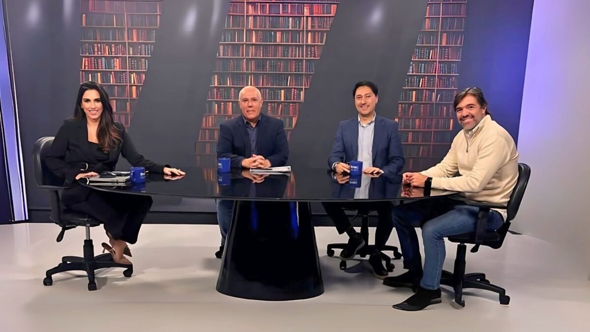 Programa Painel BM&C terá a jornalista Paula Moraes como apresentadora e contará, ainda, com a participação de Bruno Musa e Roberto Dumas, especialistas em economia e relações internacionais | Divulgação