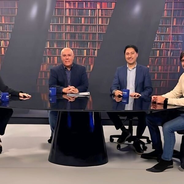 Programa Painel BM&C terá a jornalista Paula Moraes como apresentadora e contará, ainda, com a participação de Bruno Musa e Roberto Dumas, especialistas em economia e relações internacionais | Divulgação