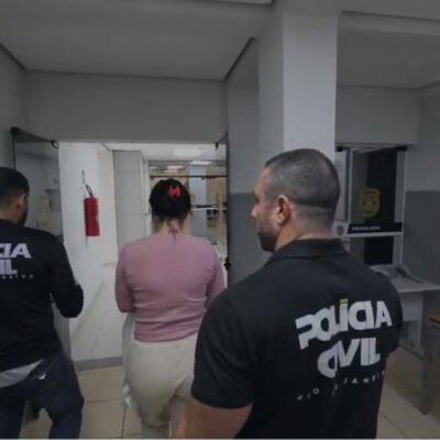 Policiais civis durante operação contra consórcio entre CV e PCC no Rio e São Paulo